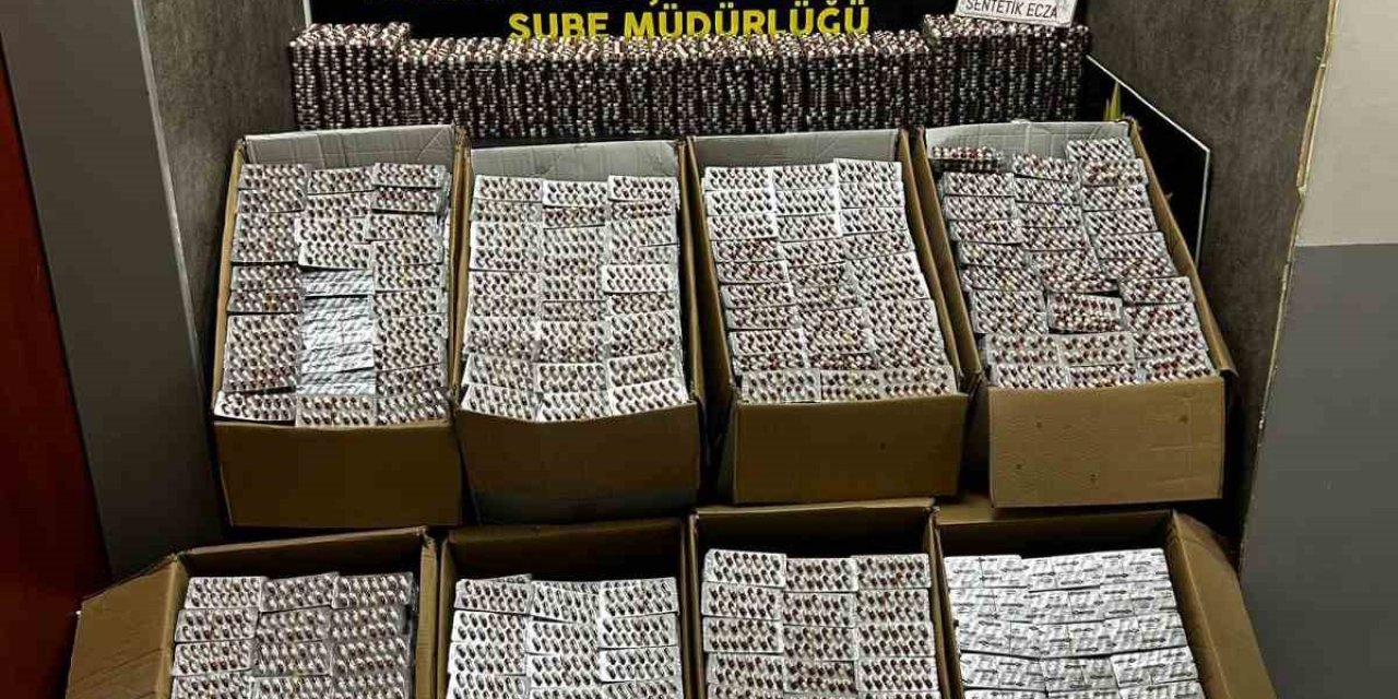 İzmir’de torbacılara uyuşturucu temin edenlere operasyon: 2 tutuklama