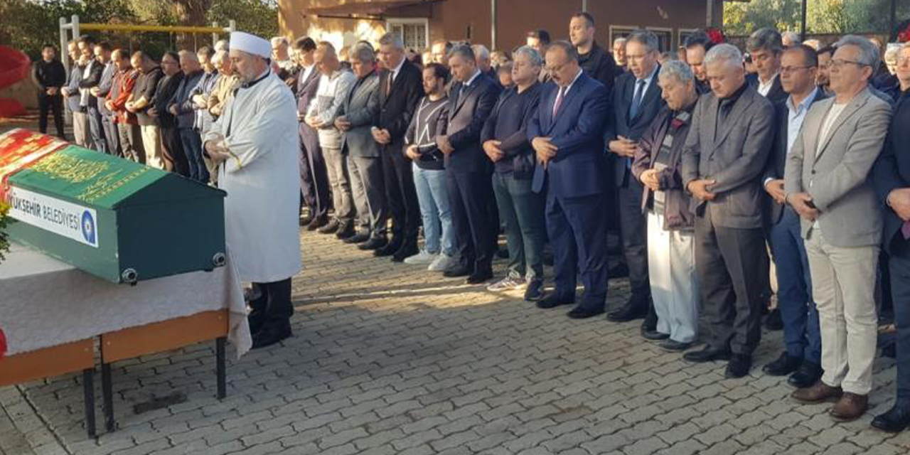 Eski başkanın annesi son yolculuğuna uğurlandı