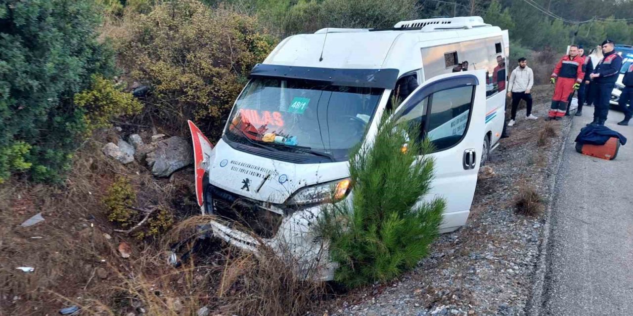 Minibüs şarampole girdi: 8 yaralı
