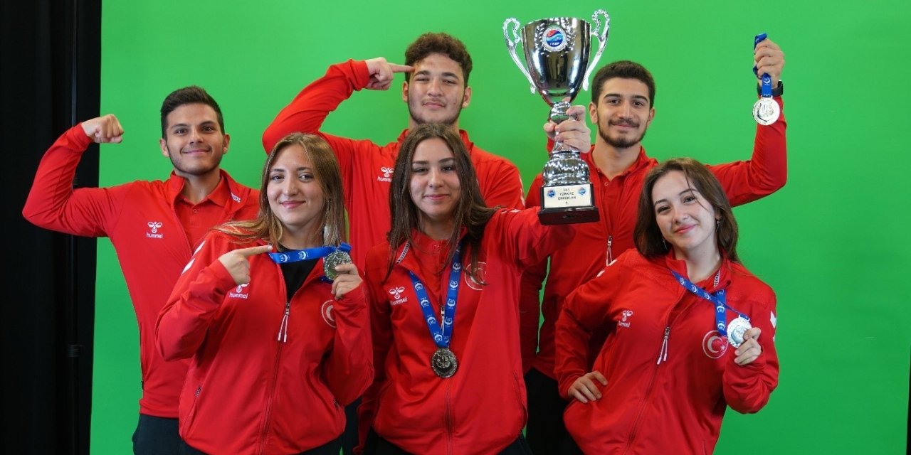 Atina’da Ege Üniversiteli sporcuların rüzgârı esti