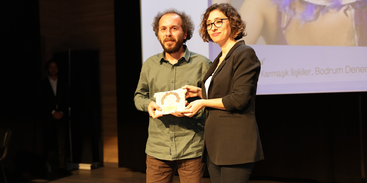 Kuşadası Belediye Tiyatrosu ödülüne kavuştu