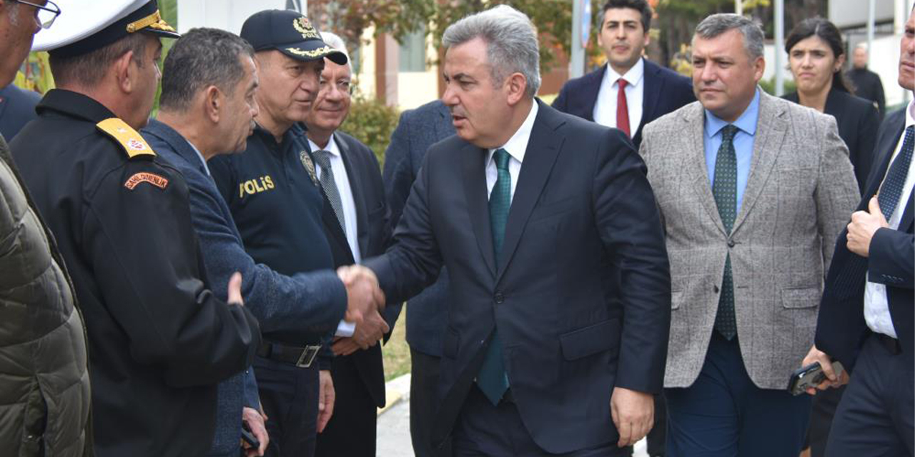 Vali Elban, yaralı polisleri hastanede ziyaret etti