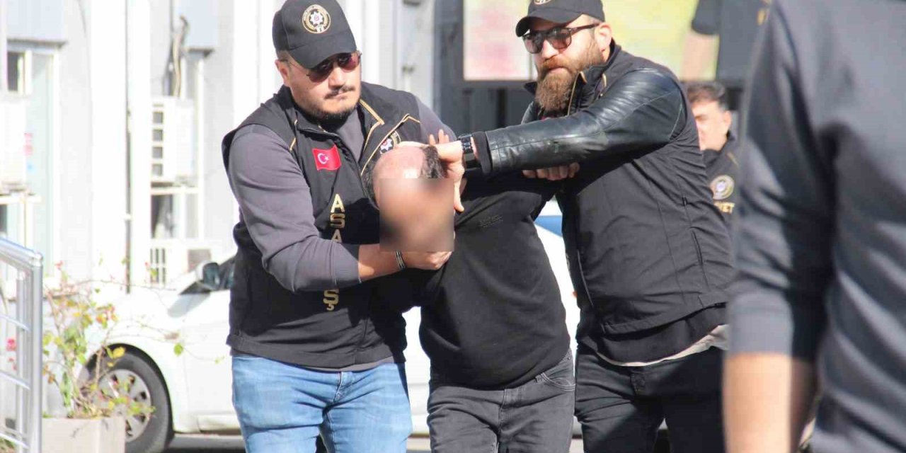 İzmir’de 3 polisin yaralandığı silahlı saldırıda gözaltına alınan 6 şüpheli adliyeye sevk edildi