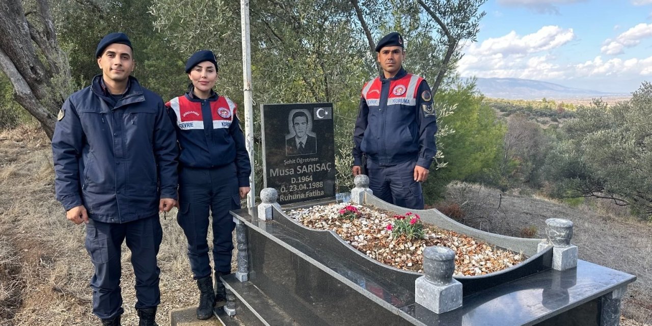 Aydın jandarması şehit öğretmen Sarısaç’ı unutmadı