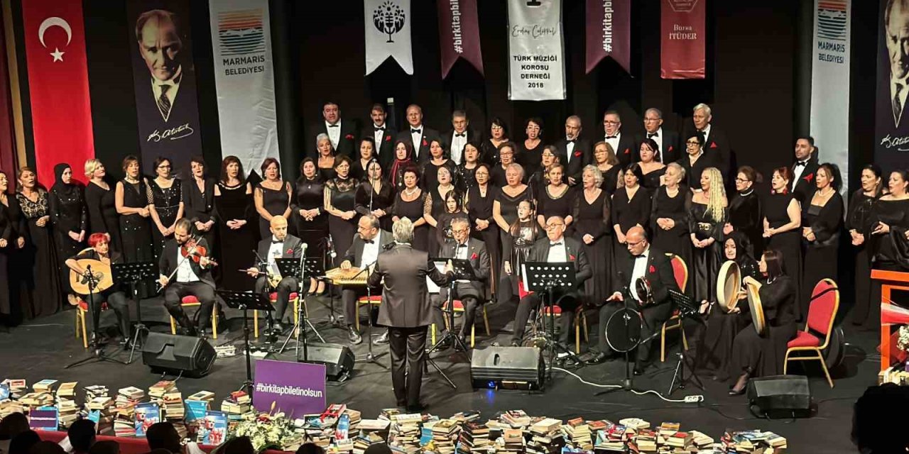 Bu konsere biletle değil, kitapla girdiler