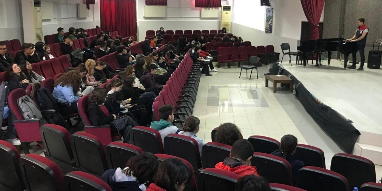 Efeler’de öğrencilere gıda okur yazarlığı eğitimi verildi