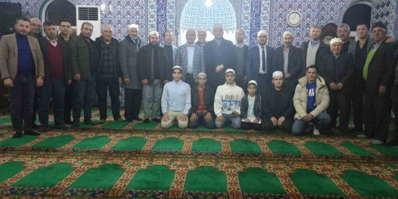 Dağeymiri Mahallesi sakinleri camiide buluştu