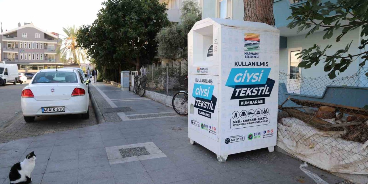 Marmaris’te giysi kumbaraları yenileniyor