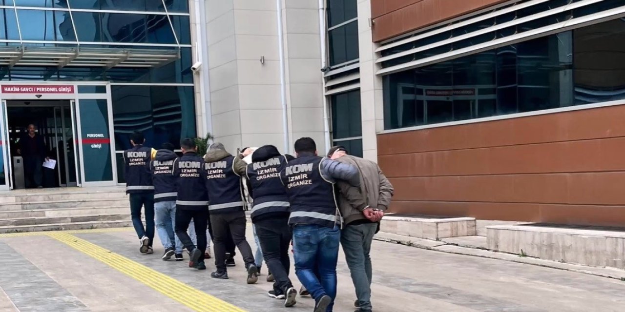 İzmir’de yağmacı çeteye polis operasyonu: 8 gözaltı