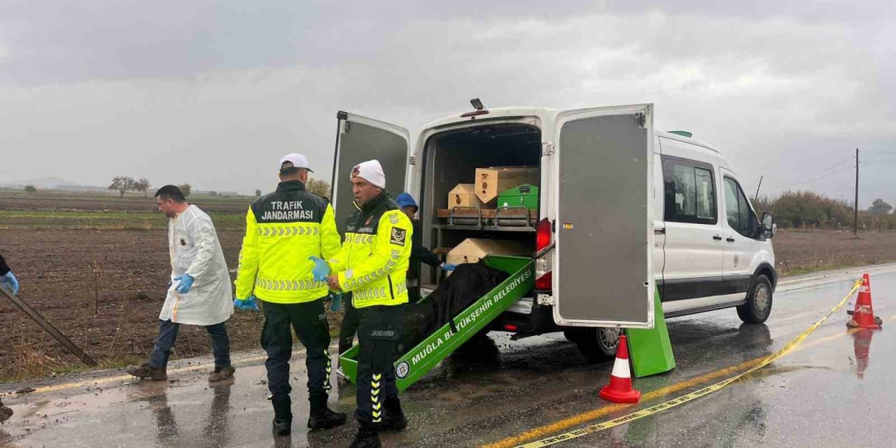 Milas’ta yol kenarında bulunan erkek cesedinin kimliği tespit edildi