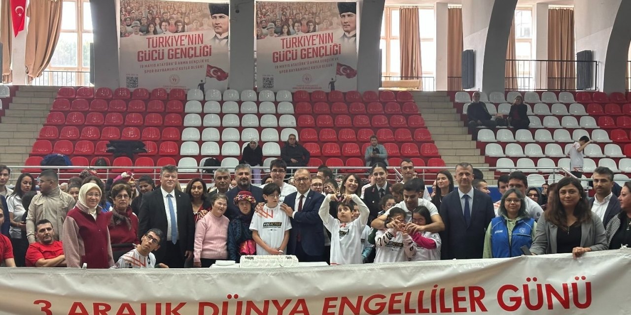 Aydın jandarması, Dünya Engelliler Günü’nde engelli bireyleri unutmadı