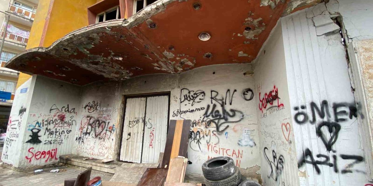 Tarihi sinemayı yazı tahtasına çevirdiler