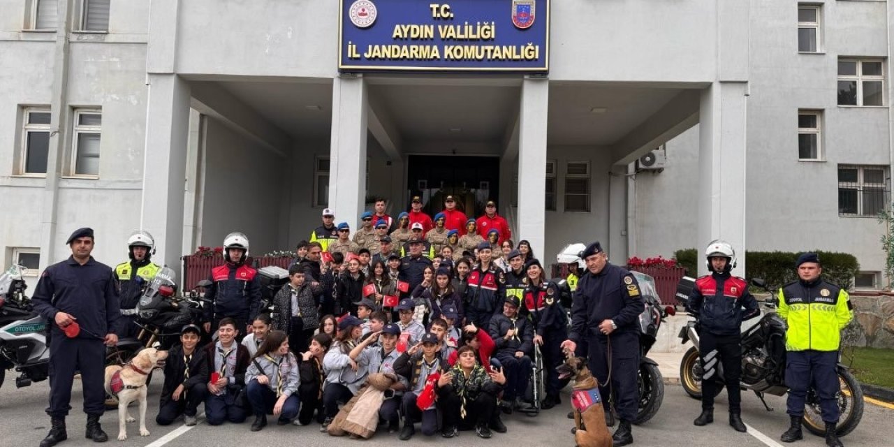 Aydın jandarması minik öğrencileri ağırladı