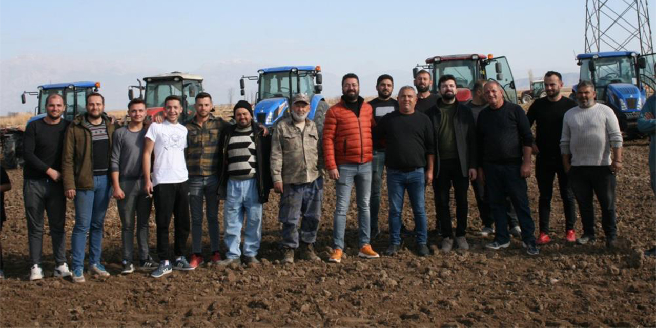 Köylüler 70 dekar tarlaya imece usulü arpa ekti
