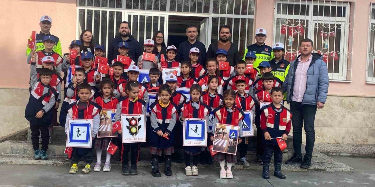 Jandarma ekipleri öğrencileri bilgilendirdi