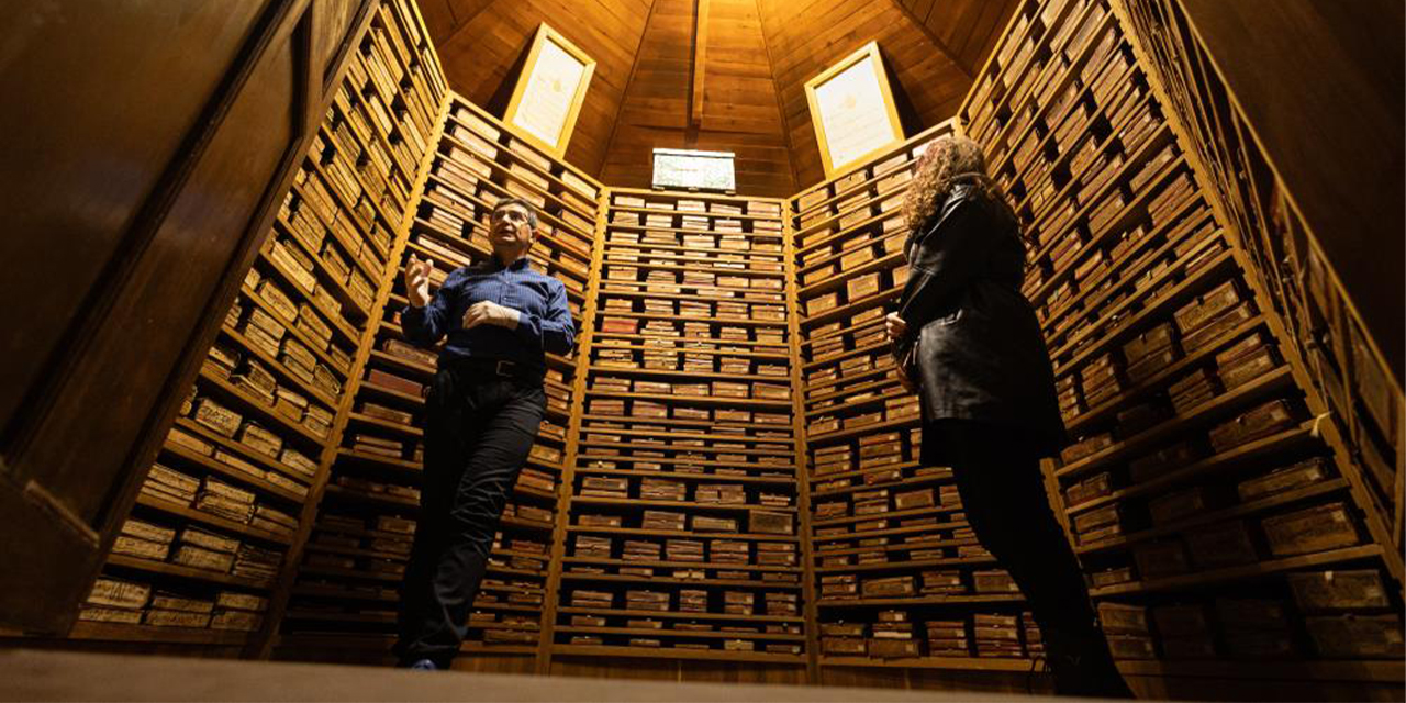 Türkiye’nin en önemli, paha biçilemez kitapları 195 yıllık bu kütüphanede