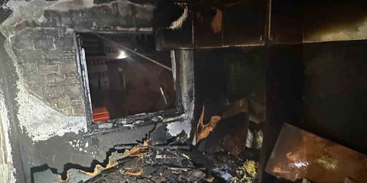 Aydın’da evde çıkan yangında 2 kişi dumandan etkilendi