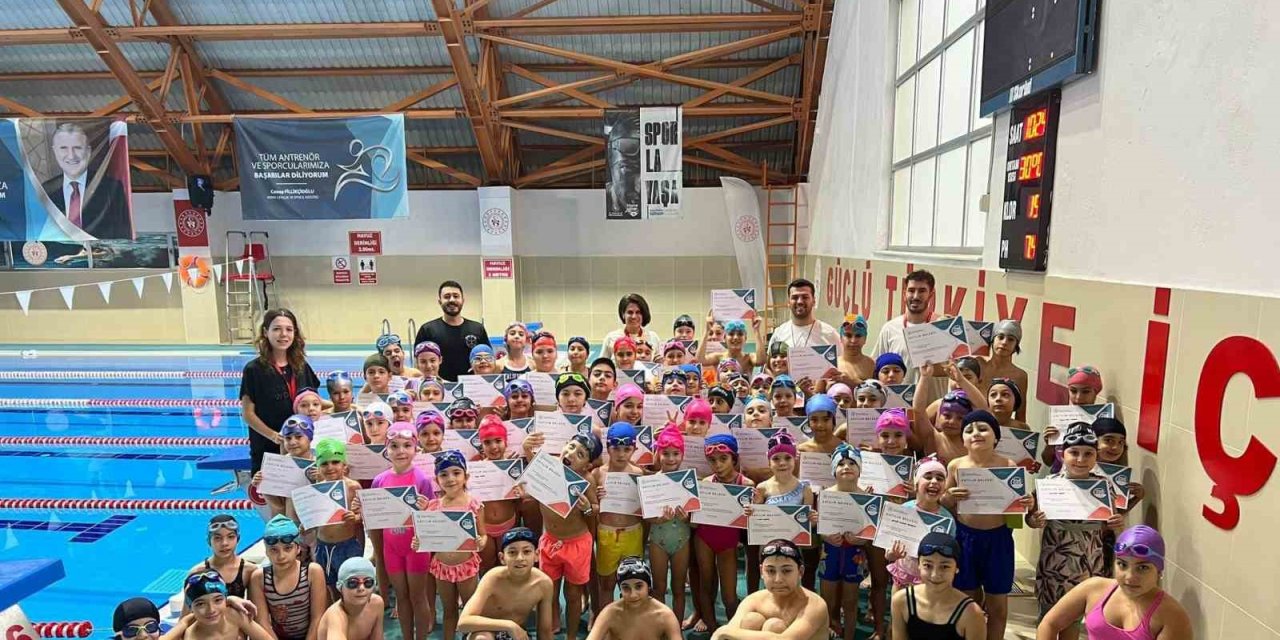 Nazilli’de eğitimlerini tamamlayan minikler sertifikalarına kavuştu