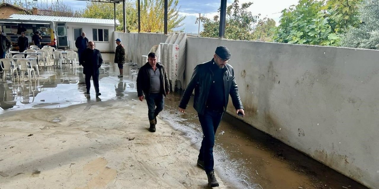 Başkan Zencirci, su basan düğün salonunda incelemelerde bulundu