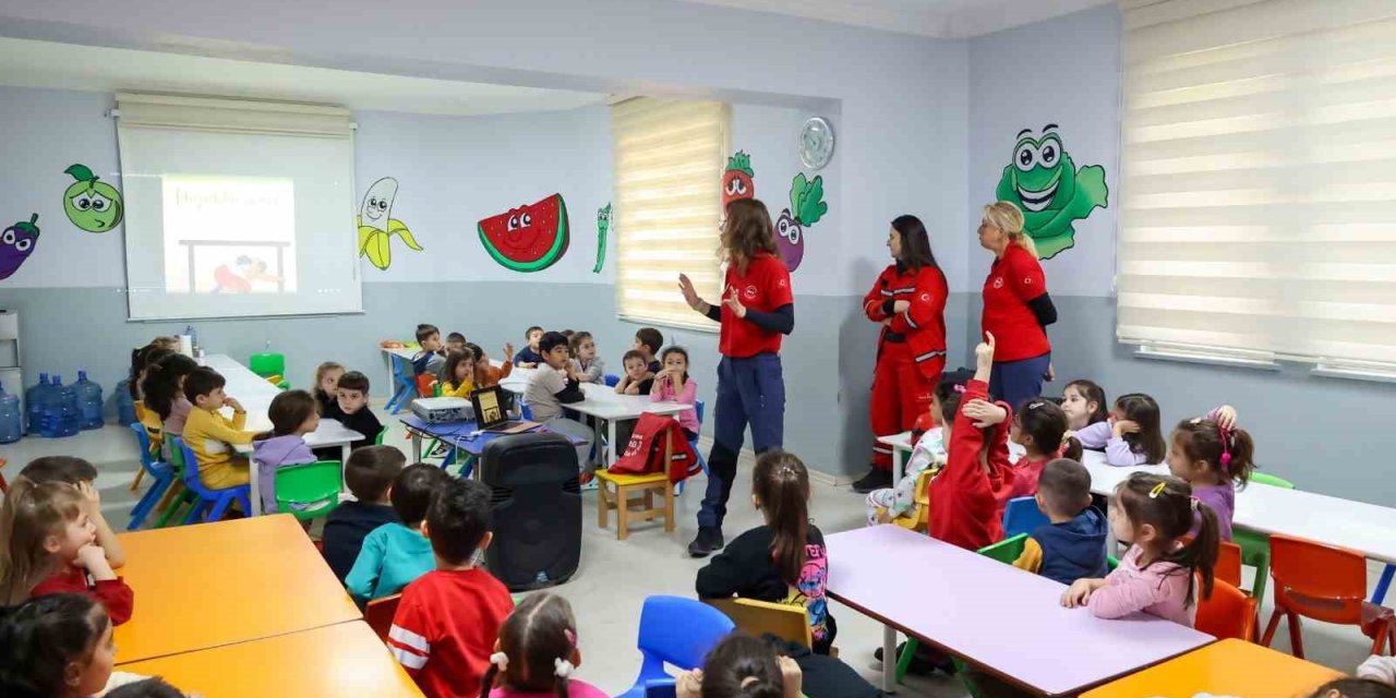 Efeler’in miniklerine deprem ve yangın tatbikatı verildi