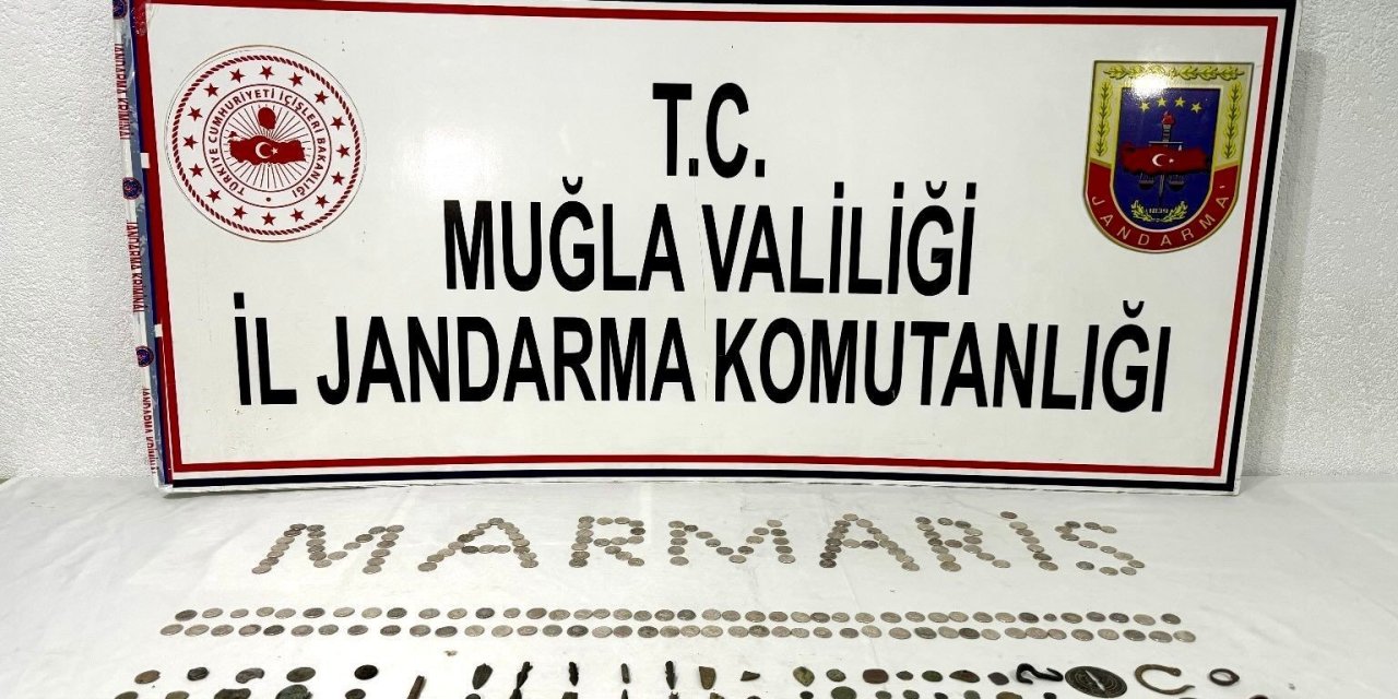 Marmaris’te tarihi eser kaçakçıları jandarmaya yakalandı