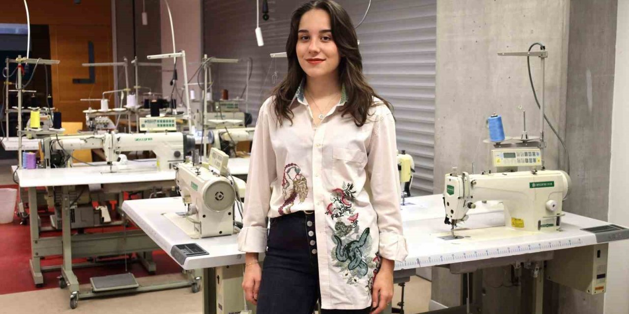 Can dostlara atık kumaşlardan fular ve tasma