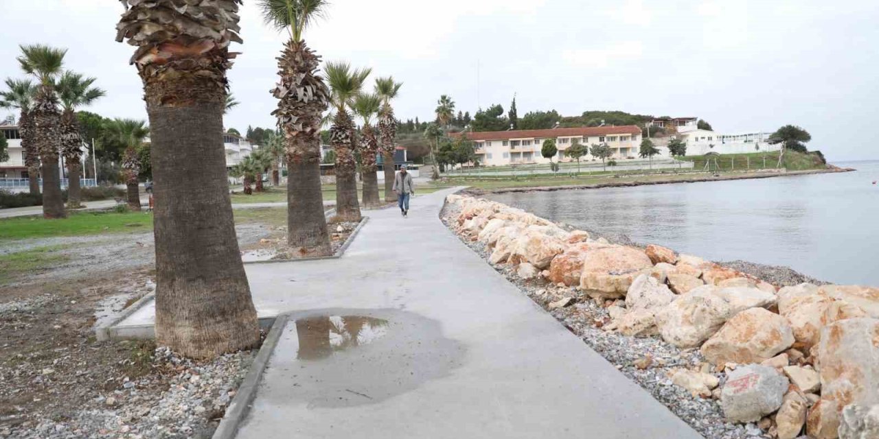 Başkan Gençay Sedef Koy Sahili’ne el attı