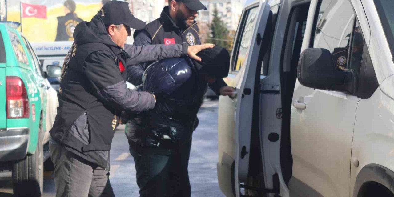 35 yıllık komşu çeyiz eşyalarını çalıp duvarı yeniden inşa etti