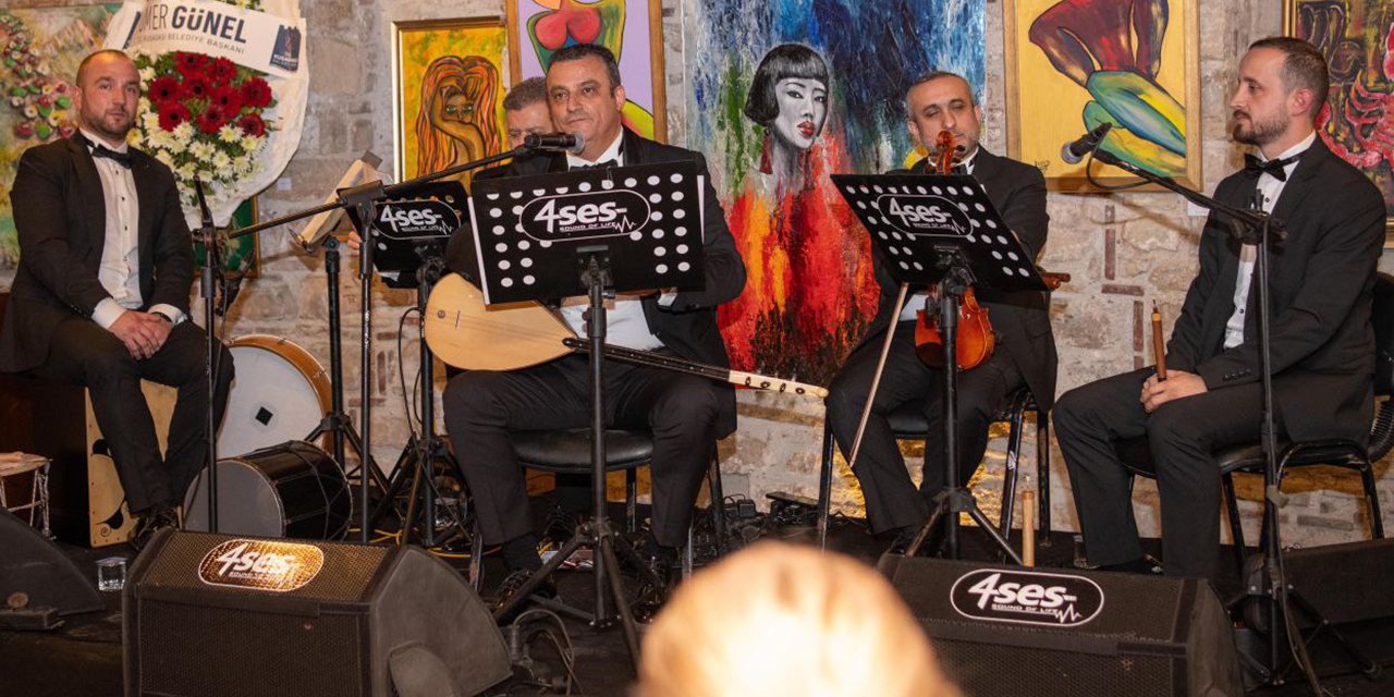 İbramaki Sanat Galerisi’nde ‘Türkülerimiz’ konseri Kuşadalıları büyüledi