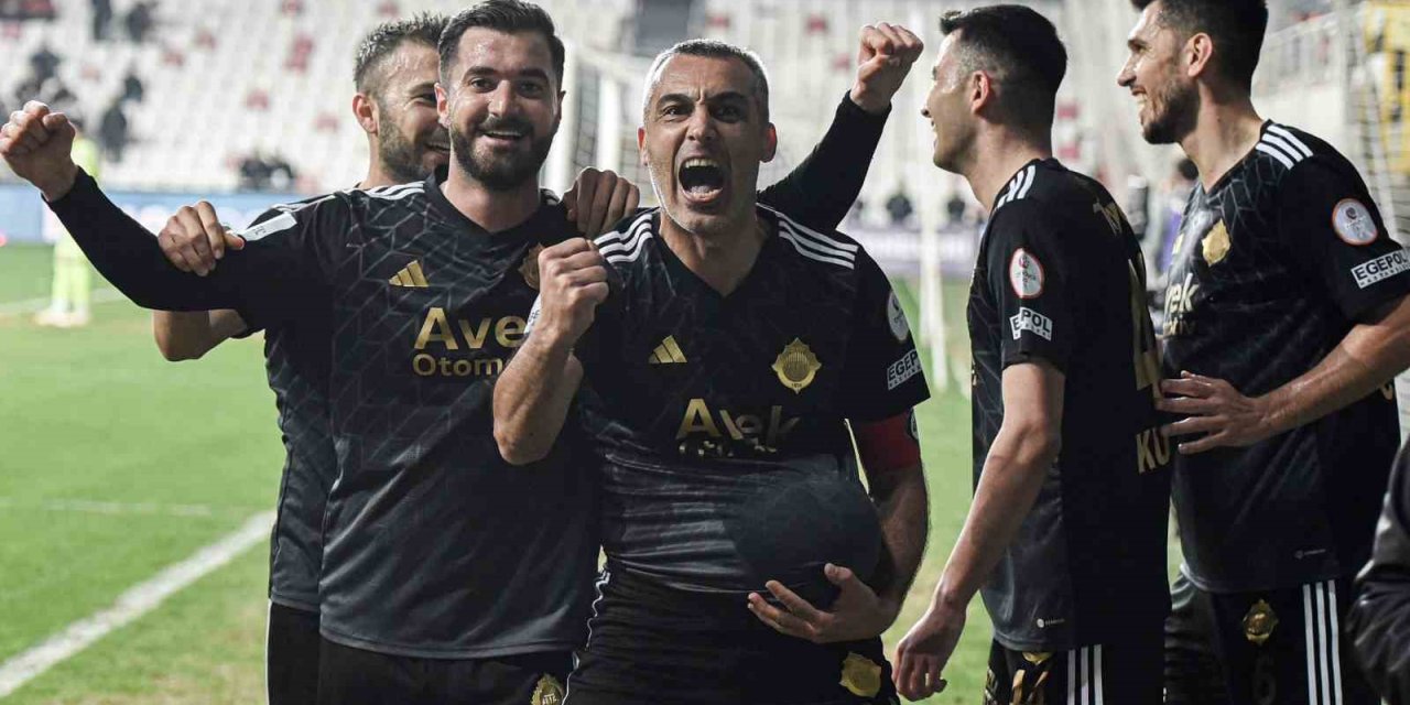 Altay’ın en golcüsü 43 yaşındaki Murat Uluç