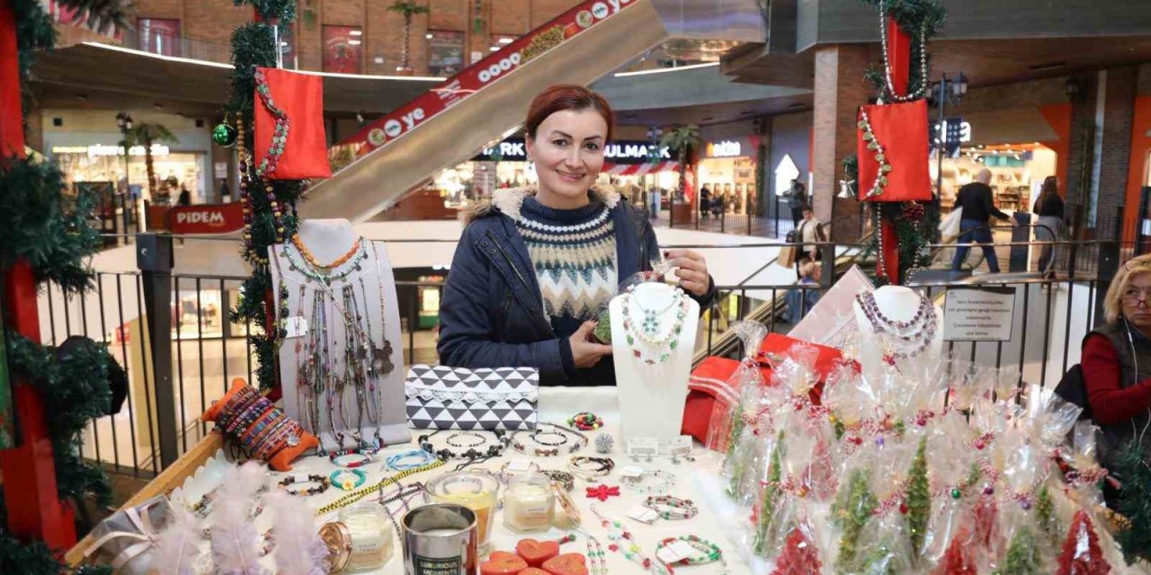 Bayraklı’nın üreten kadınlarından yılbaşına özel sergi