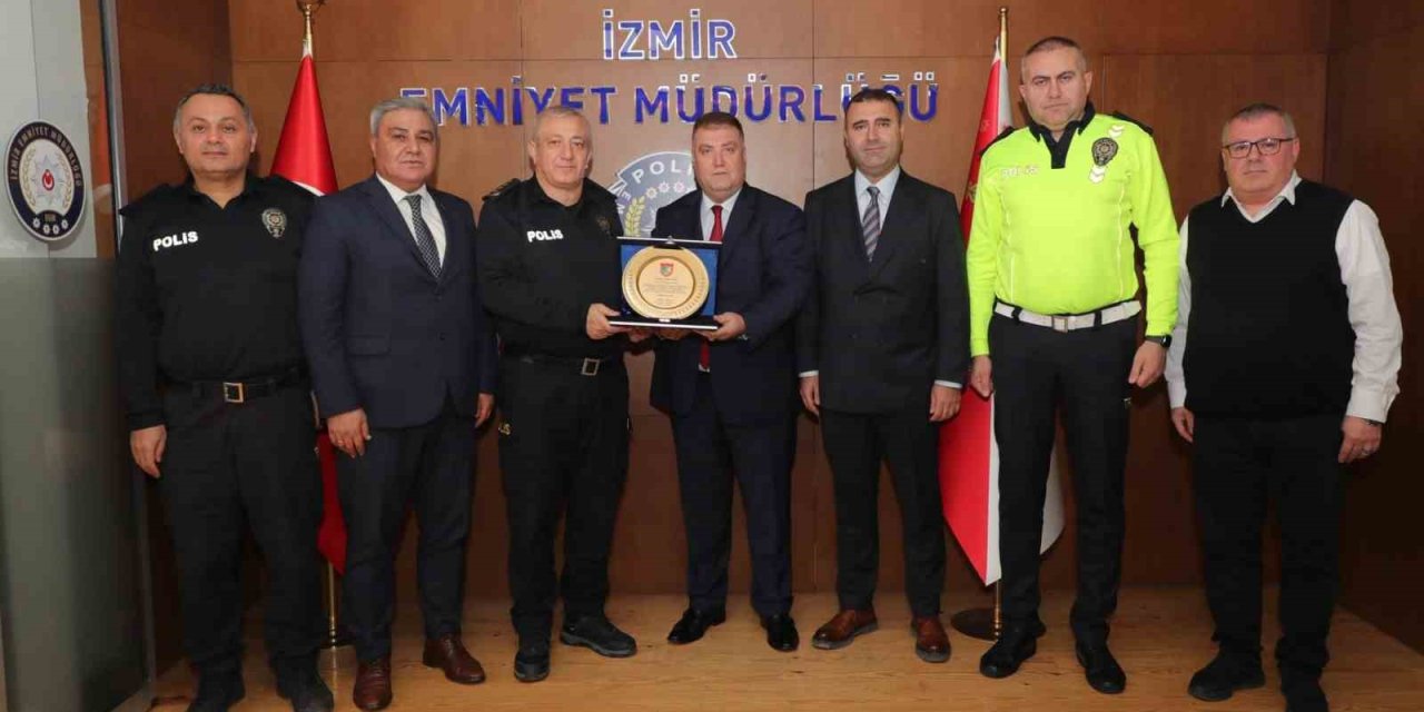 İzmir Şoförler Odasından Emniyet Müdürü Celal Sel’e teşekkür ziyareti