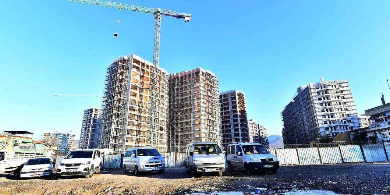 İzmir’de kentsel dönüşüm proje alanları kooperatiflerden teslim alındı