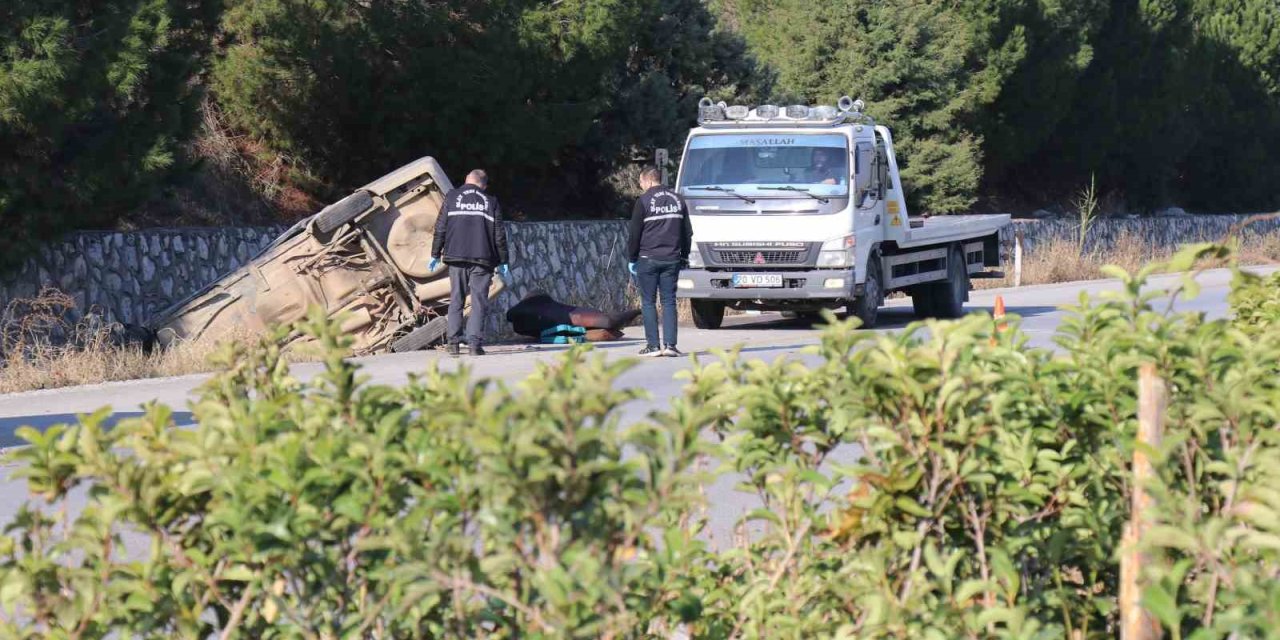 Refüjü aşan otomobil, karşı şeritteki istinat duvarına çarptı: 1 ölü, 1’i ağır 2 yaralı