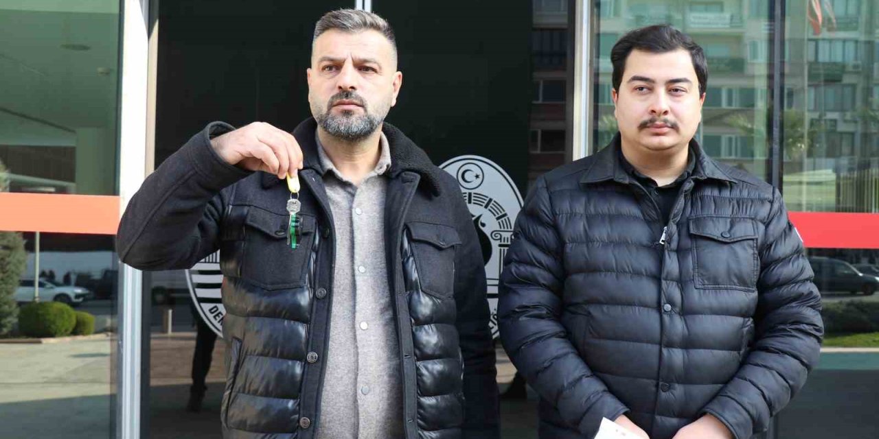 Kulüp anahtarları belediye ve valiliğe teslim edildi