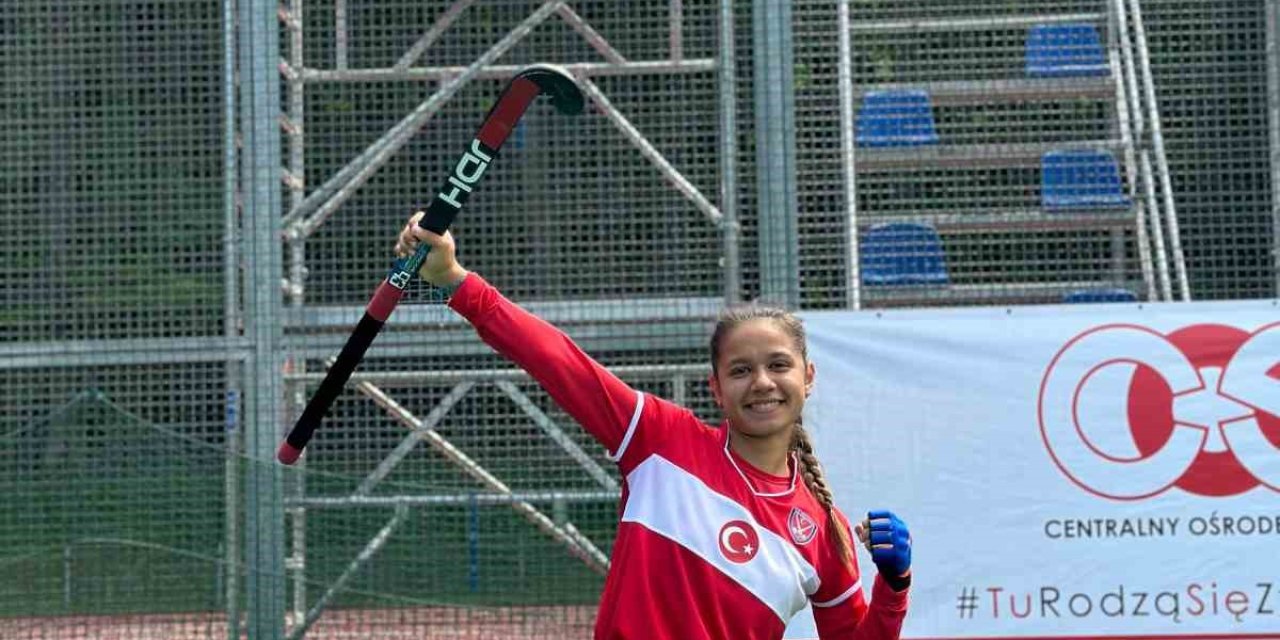 Ümit Milli Kadın Hokey Takımı’nın yarısı Muğlalı sporculardan oluştu