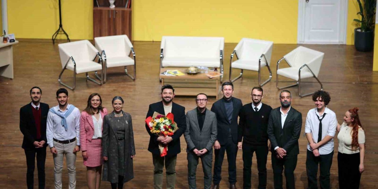 Büyükşehir Konservatuvarı ‘Psikolog’ adlı tiyatro oyununu sahneledi