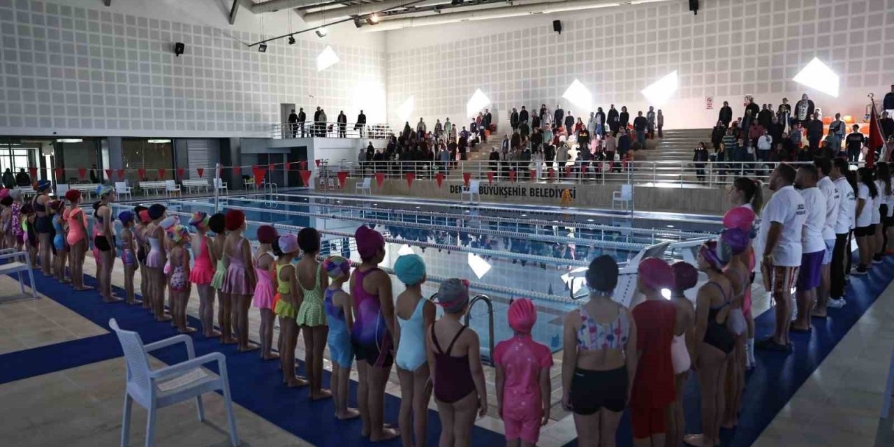 Denizli Büyükşehir 150 sporcuyla yüzme şenliği düzenlendi