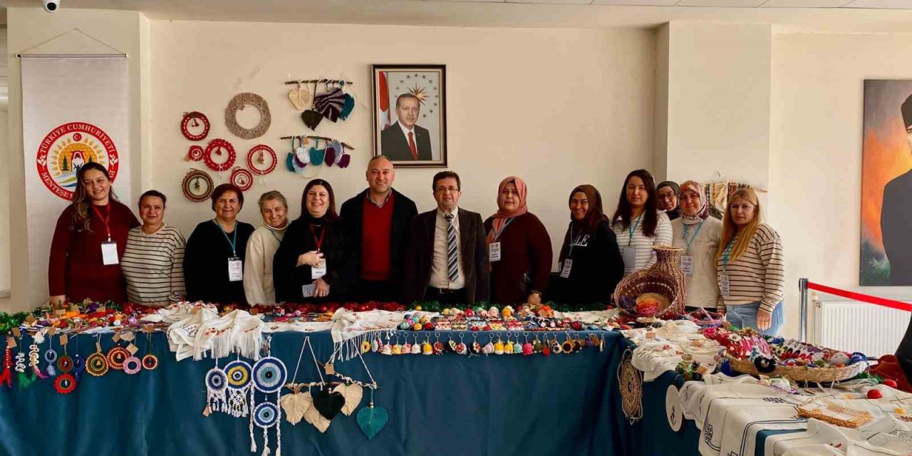 Menteşe Aile Destek Merkezi el sanatları sergisi açıldı