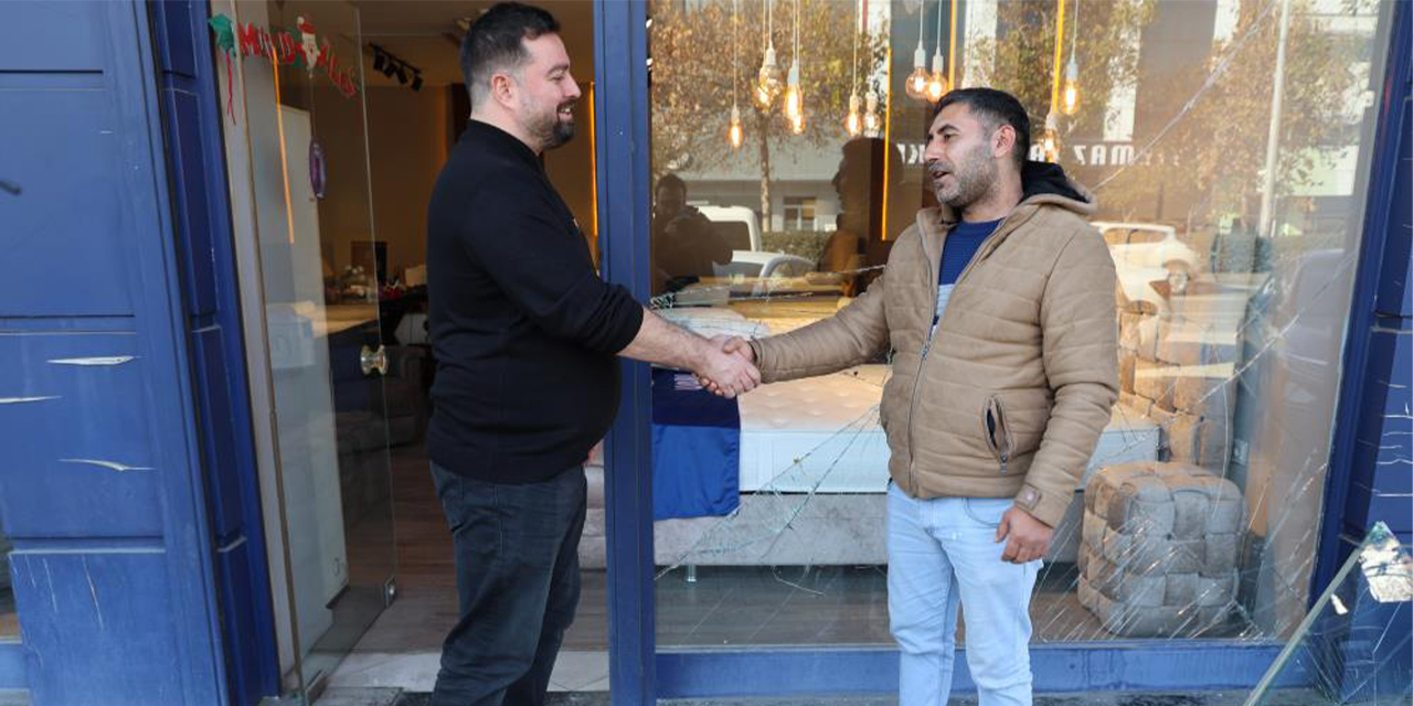 Evi sanıp mağazanın camını kırdı, yatakta polisler uyandırdı: "Neden geldiniz"