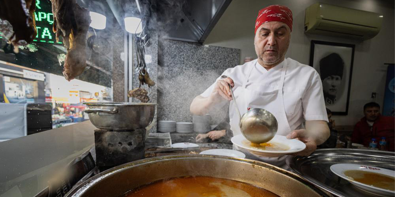 Sabahın vazgeçilmezi: Kuyu kebabı ve tandır çorbası