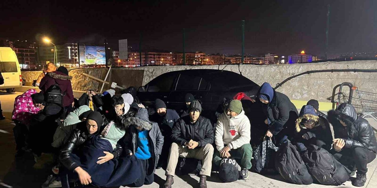 Jandarma ekipleri Kuşadası’nda 30 düzensiz göçmen yakalandı
