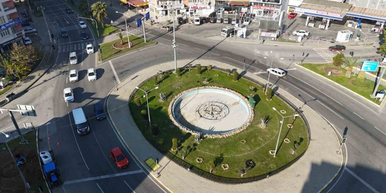 Nazilli Belediyesi karayolu üzerinde peyzaj çalışması başlattı