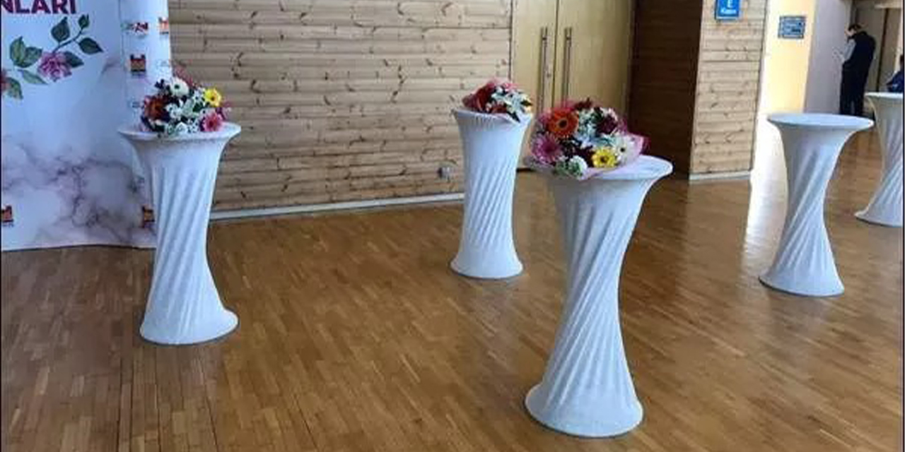Etkinliklerde Şıklığı ve Konforu Birleştirin: Kiralık Kokteyl Masası ile Fark Yaratın!
