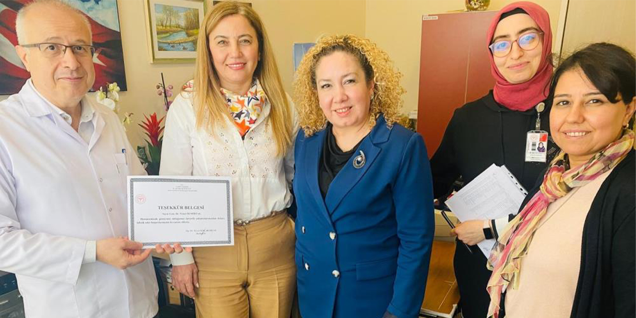 Hastalarından tam not alan sağlık çalışanlarına ödül