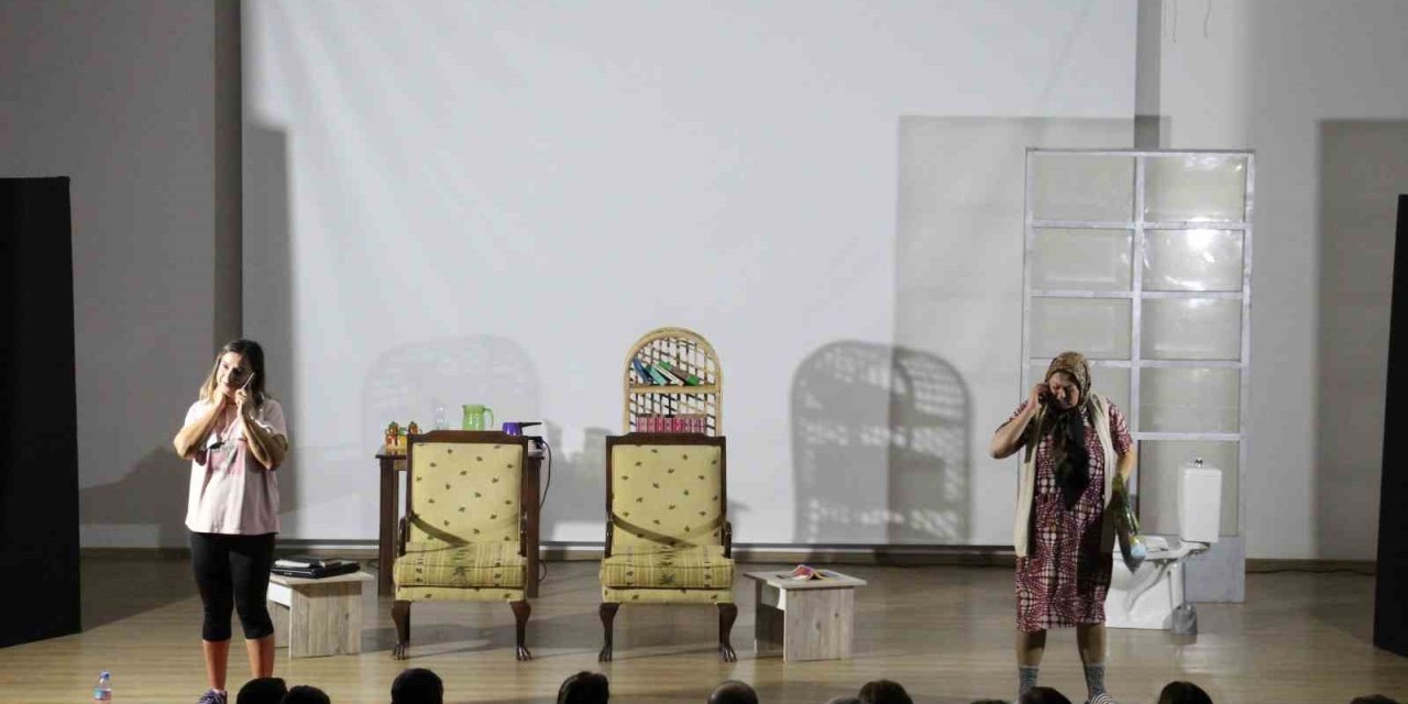 Başkan Çerçioğlu İncirliovalı vatandaşları şehir tiyatroları ile buluştu