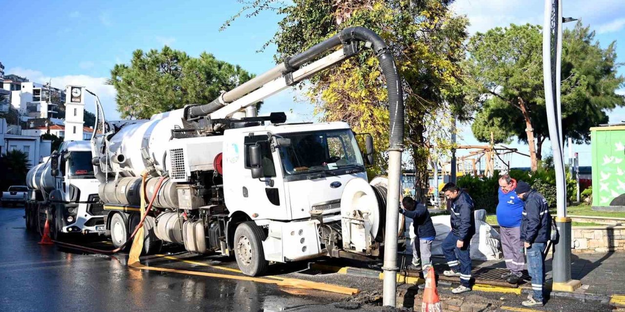 Kuşadası Belediyesi şiddetli yağışlara karşı 7/24 teyakkuzda