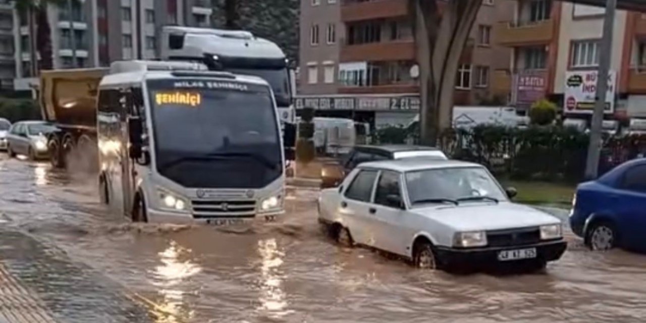 Milas’ta sağanak yağış yolları göle çevirdi