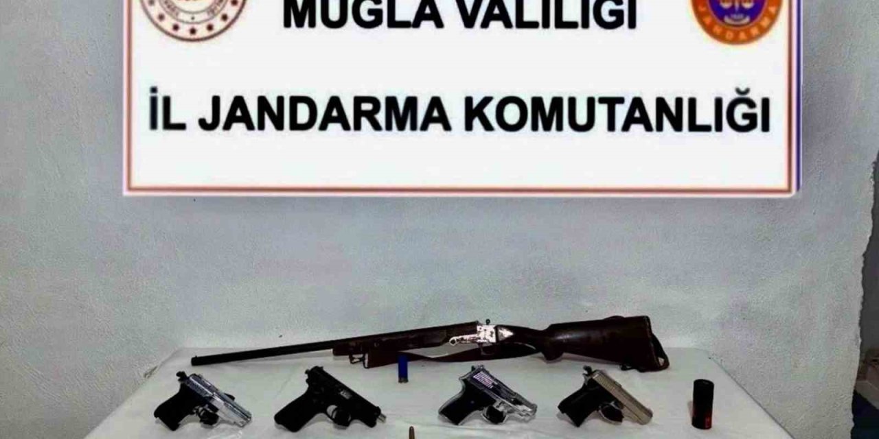 Menteşe’de ruhsatsız kurusıkı tabancalar ele geçirildi