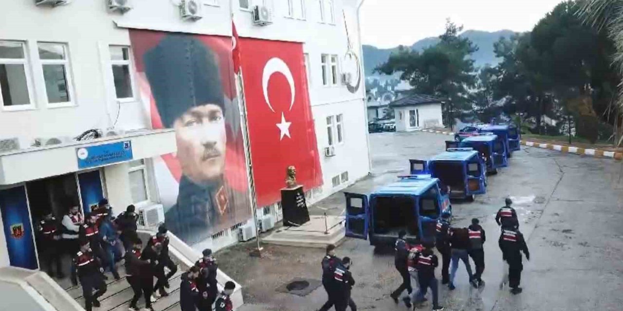 Göçmen tacirlerine operasyon: 7 tutuklama